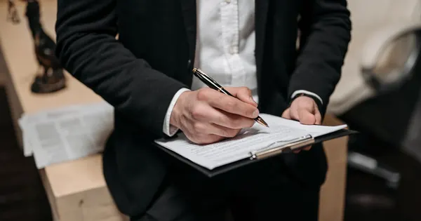 Lecture de documents maintenus sur un porte-bloc