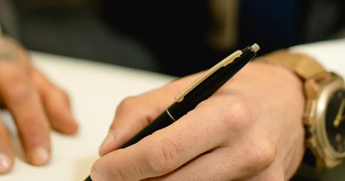 Lecture et annotation d’un document, stylo en main