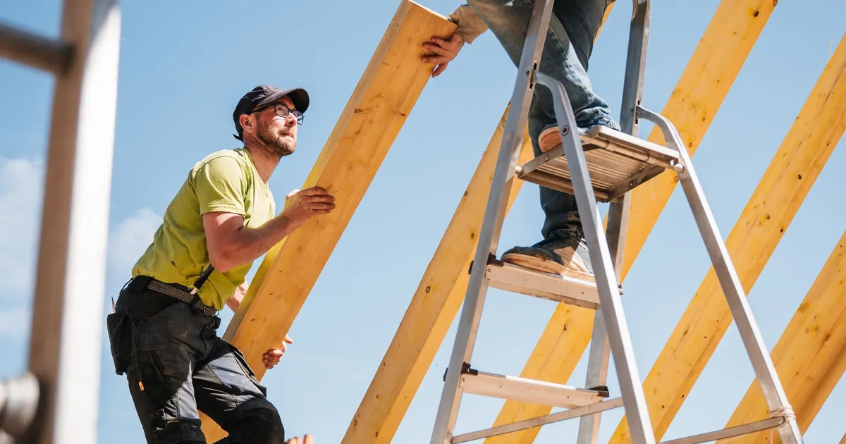 Construction d’une charpente de toiture en bois