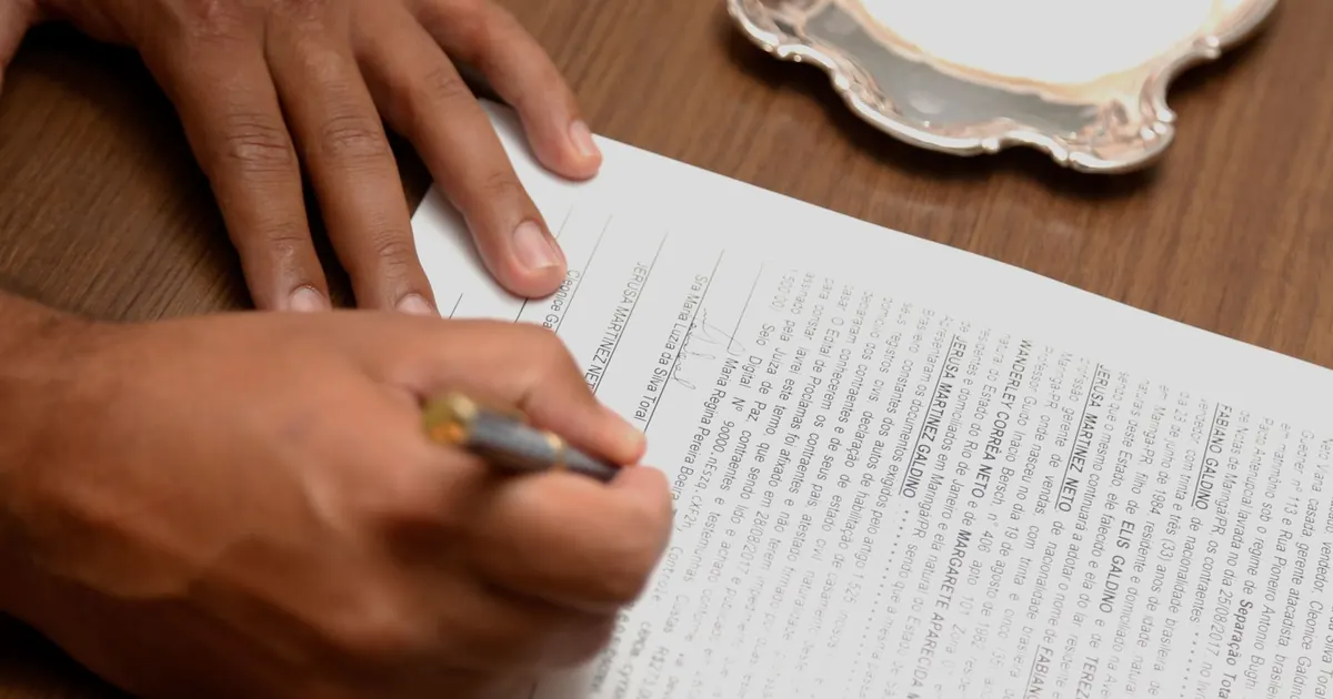 Prise de notes sur un document de travail