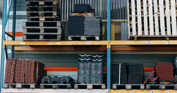 Stock de matériaux et d’équipements de construction